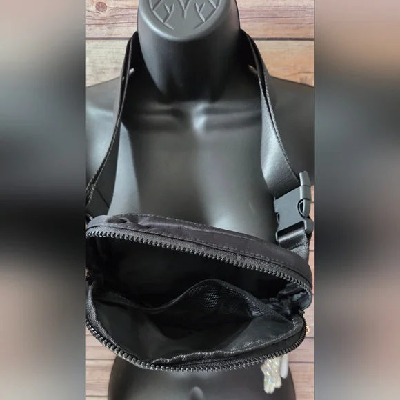 Studio NYC Belt Bag with Star Charm NWT - Picture 6 of 15